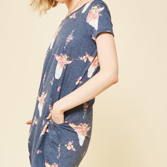 SOLD OUT💫Boho bull floral pocket tee shirt dress - Picture 4 of 8